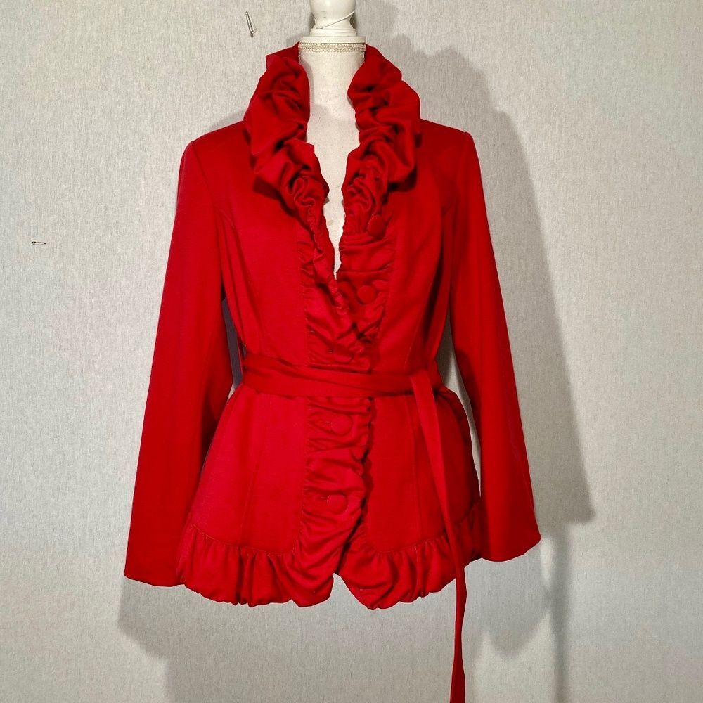 jacket button with belt, ruffle, rouge collar front